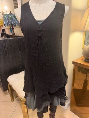 Black Sleeveless Layered V-Neck Women's Top